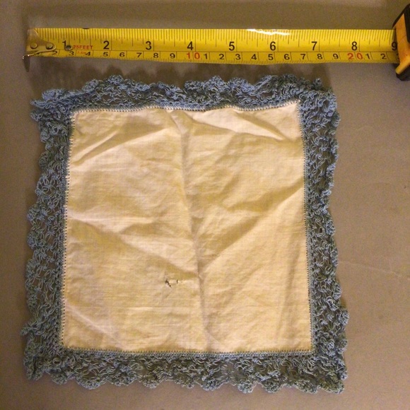 Vintage Bundle of White Laced Handkerchiefs - Picture 7 of 7